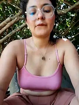 Snapshot of Lily-o chatting on 11.01.25 Lily-o online show from 11.01.25