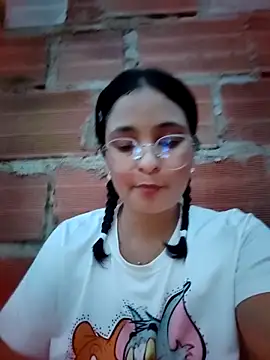 Snapshot of Lily-o chatting on 11.04.25 Lily-o online show from 11.04.25