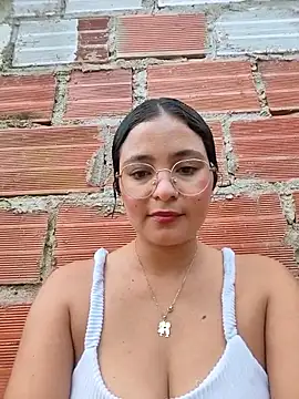 Snapshot of Lily-o chatting on 11.05.25 Lily-o online show from 11.05.25