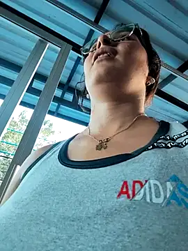 Snapshot of Lily-o chatting on 11.13.25 Lily-o online show from 11.13.25