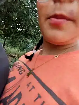 Snapshot of Lily-o chatting on 11.18.25 Lily-o online show from 11.18.25