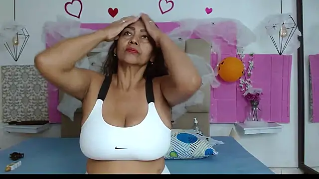 Damary Leon online show from 10.20.25