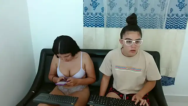 Snapshot of Arieeel_09 chatting on 10.06.25 Arieeel 09 online show from 10.06.25