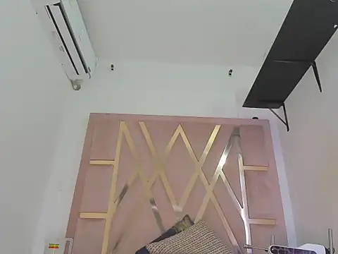 Snapshot of samantaasm chatting on 10.17.25 samantaasm online show from 10.17.25