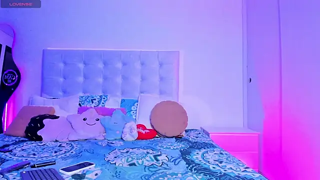 Snapshot of Baby_Steff chatting on 10.10.25 Baby Steff online show from 10.10.25