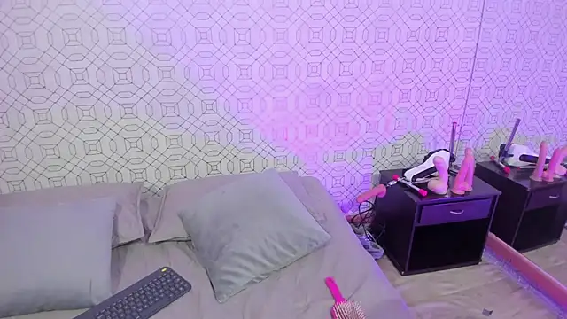 Snapshot of VioletaMaddox chatting on 10.07.25 VioletaMaddox online show from 10.07.25