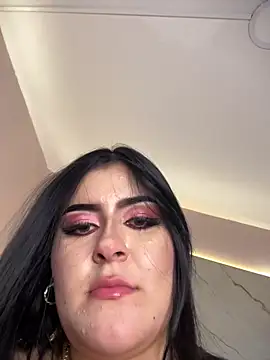 Snapshot of VioletaMaddox chatting on 10.17.25 VioletaMaddox online show from 10.17.25