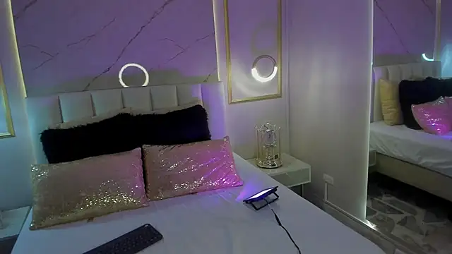 Snapshot of VioletaMaddox chatting on 11.08.25 VioletaMaddox online show from 11.08.25