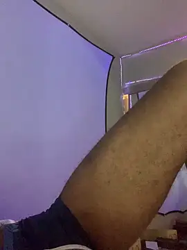 Snapshot of Triggerhappycj100 chatting on 11.09.25 Triggerhappycj100 online show from 11.09.25