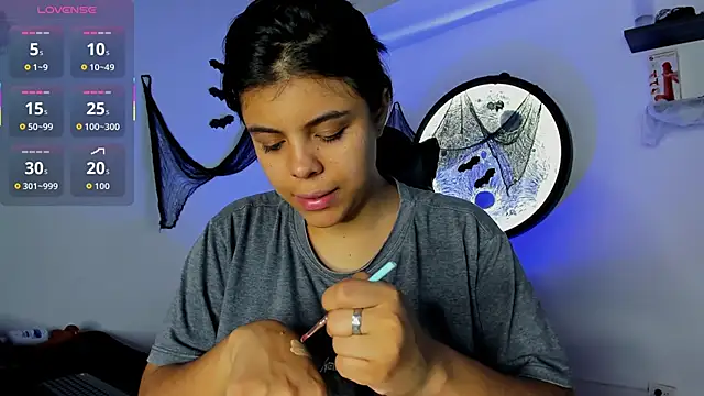 Aleja-02 online show from 10.15.25