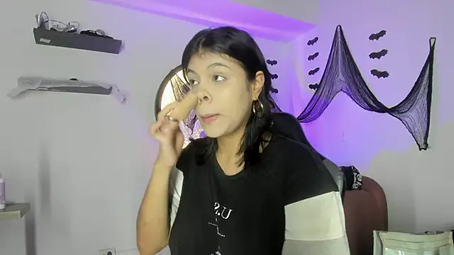 Aleja-02 online show from 10.28.25