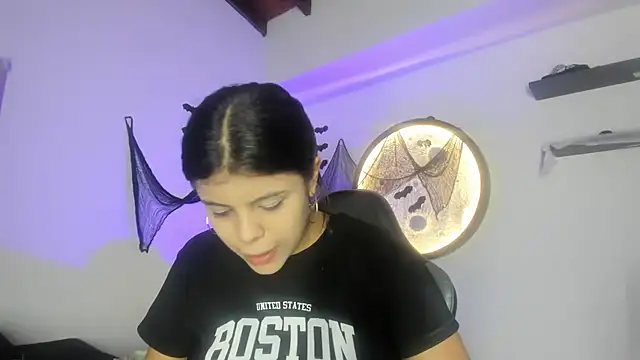 Aleja-02 online show from 10.29.25