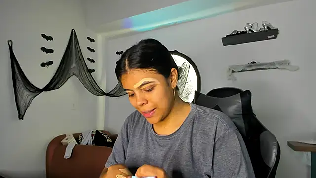 Aleja-02 online show from 10.30.25