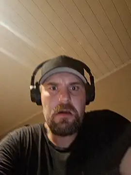 Snapshot of Bamse28 chatting on 09.20.25 Bamse28 online show from 09.20.25