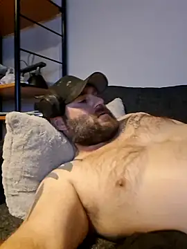 Snapshot of Bamse28 chatting on 11.27.25 Bamse28 online show from 11.27.25