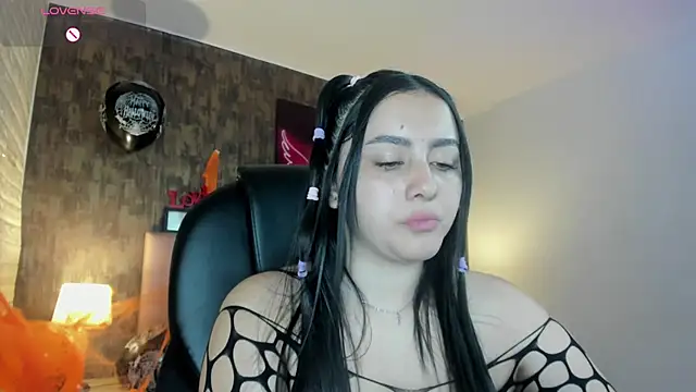 Snapshot of marian__stone chatting on 10.23.25 marian stone online show from 10.23.25