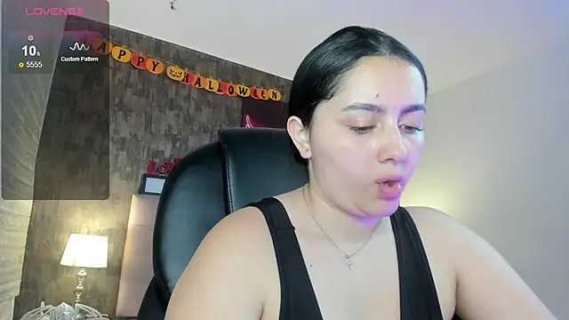 Snapshot of marian__stone chatting on 11.08.25 marian stone online show from 11.08.25