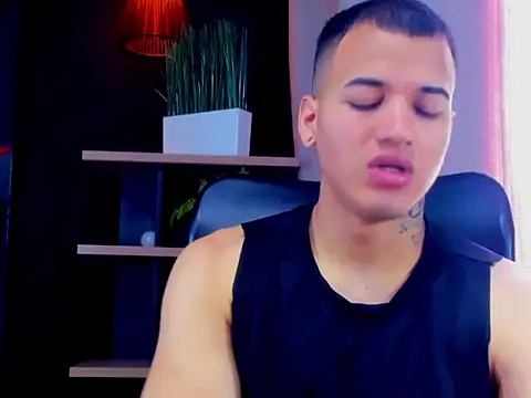 Snapshot of rocoo_santos chatting on 04.27.26 rocoo santos online show from 04.27.26