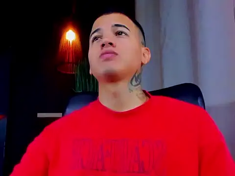 Snapshot of rocoo_santos chatting on 04.28.26 rocoo santos online show from 04.28.26