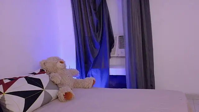 Snapshot of nudesketch1 chatting on 11.01.25 nudesketch1 online show from 11.01.25