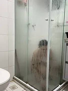 yumi-hot online show from 04.06.26