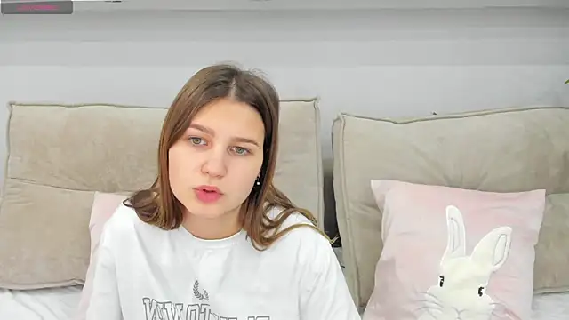 Elle Ellise online show from 10.06.25