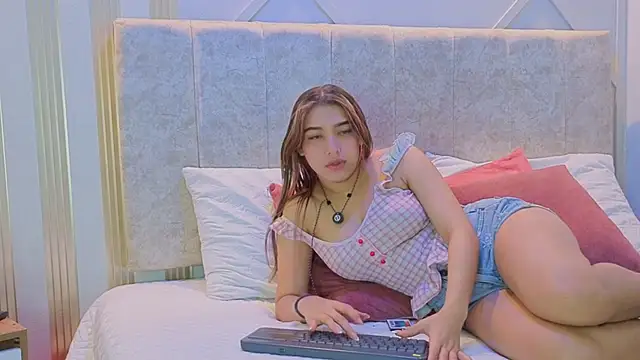 nami sweet  online show from 11.30.25