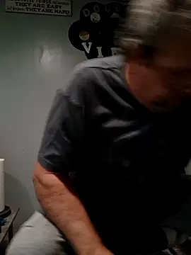 Snapshot of SueNixon chatting on 11.06.25 SueNixon online show from 11.06.25