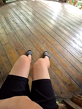 Snapshot of starvingo2002 chatting on 09.22.25 starvingo2002 online show from 09.22.25