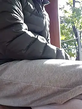 Snapshot of starvingo2002 chatting on 11.02.25 starvingo2002 online show from 11.02.25