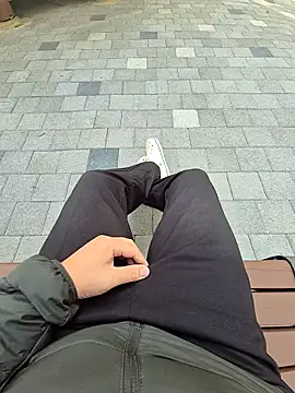 Snapshot of starvingo2002 chatting on 11.04.25 starvingo2002 online show from 11.04.25