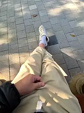 Snapshot of starvingo2002 chatting on 11.05.25 starvingo2002 online show from 11.05.25