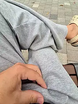 Snapshot of starvingo2002 chatting on 11.08.25 starvingo2002 online show from 11.08.25