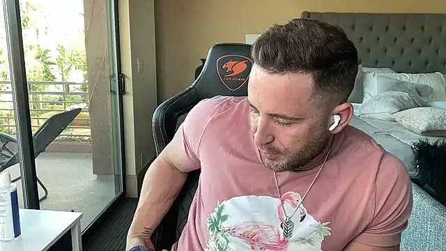 Snapshot of brettmycles28 chatting on 09.29.25 brettmycles28 online show from 09.29.25