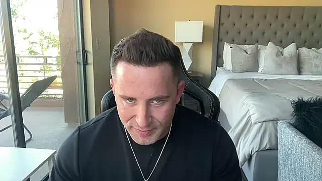 Snapshot of brettmycles28 chatting on 10.01.25 brettmycles28 online show from 10.01.25