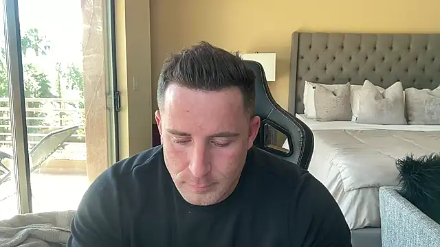 Snapshot of brettmycles28 chatting on 10.02.25 brettmycles28 online show from 10.02.25