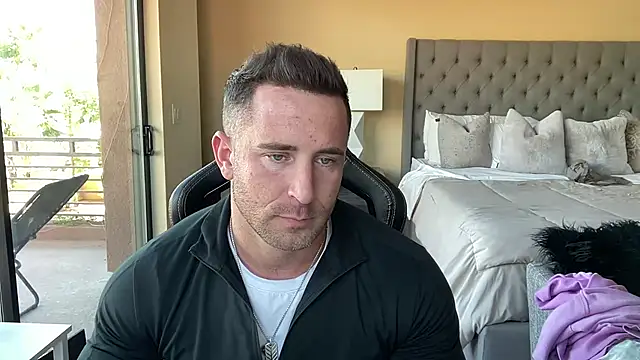 Snapshot of brettmycles28 chatting on 10.05.25 brettmycles28 online show from 10.05.25