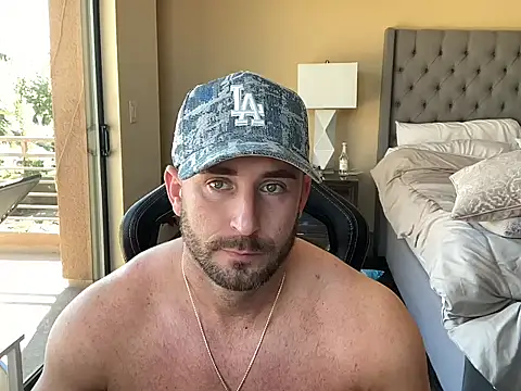 Snapshot of brettmycles28 chatting on 10.28.25 brettmycles28 online show from 10.28.25