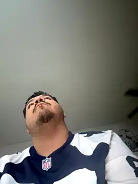 Snapshot of uli2bad chatting on 10.18.25 uli2bad online show from 10.18.25