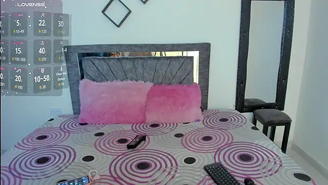 Laurasofia01 online show from 10.31.25