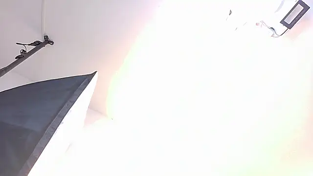 Snapshot of AlexandraCambell chatting on 05.17.26 AlexandraCambell online show from 05.17.26