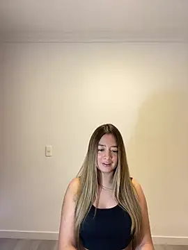 Snapshot of Zara_Ross chatting on 10.19.25 Zara Ross online show from 10.19.25