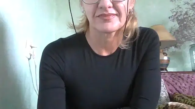 TianaQLove online show from 10.11.25