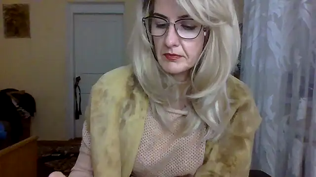 TianaQLove online show from 10.24.25