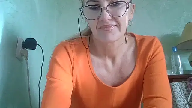 TianaQLove online show from 10.28.25