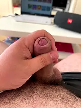 Snapshot of Calineta chatting on 10.14.25 Calineta online show from 10.14.25