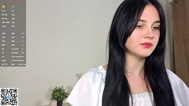 EnricaElis online show from 10.13.25