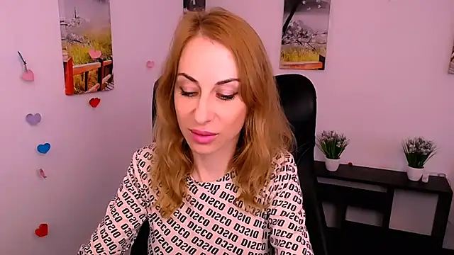 Snapshot of Create_your_own_sun chatting on 11.02.25 Create your own sun online show from 11.02.25