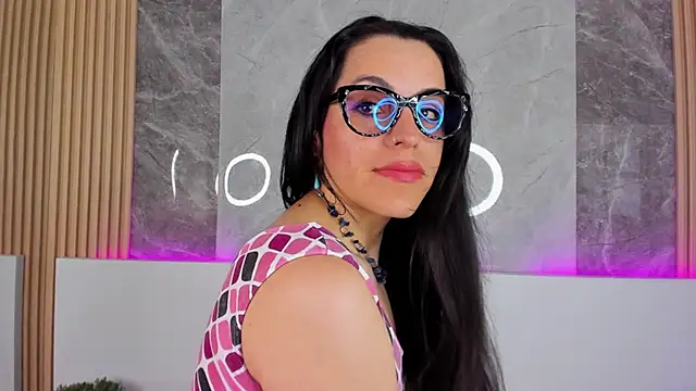 IsisNoir online show from 09.23.25