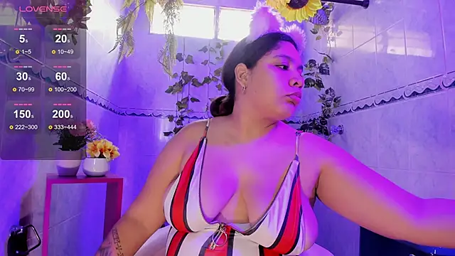 Miia bakeer  online show from 09.17.25
